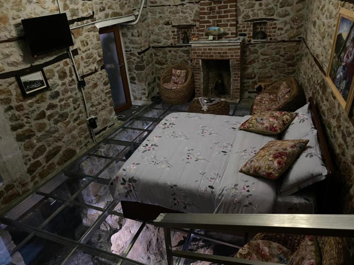 Nuci'S Home Glass Floor Tushemisht 외부 사진