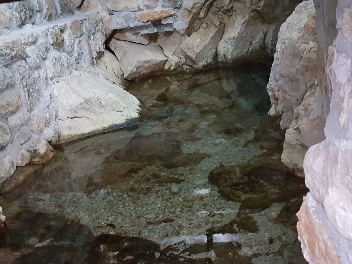 Nuci'S Home Glass Floor Tushemisht 외부 사진