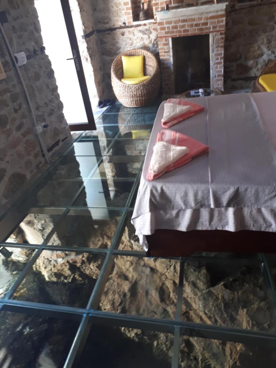 Nuci'S Home Glass Floor Tushemisht 외부 사진