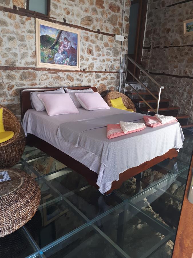 Nuci'S Home Glass Floor Tushemisht 외부 사진