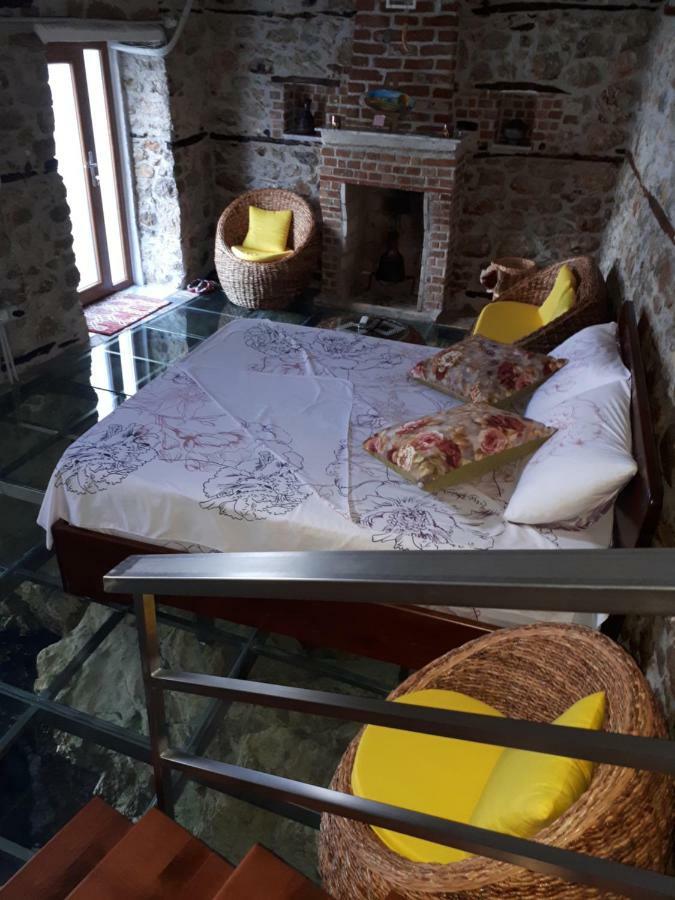 Nuci'S Home Glass Floor Tushemisht 외부 사진